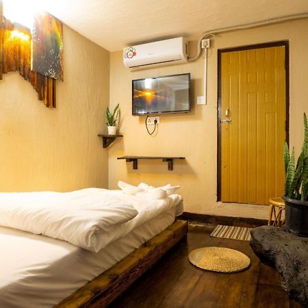 The Weavers Inn Lalitpur ภายนอก รูปภาพ